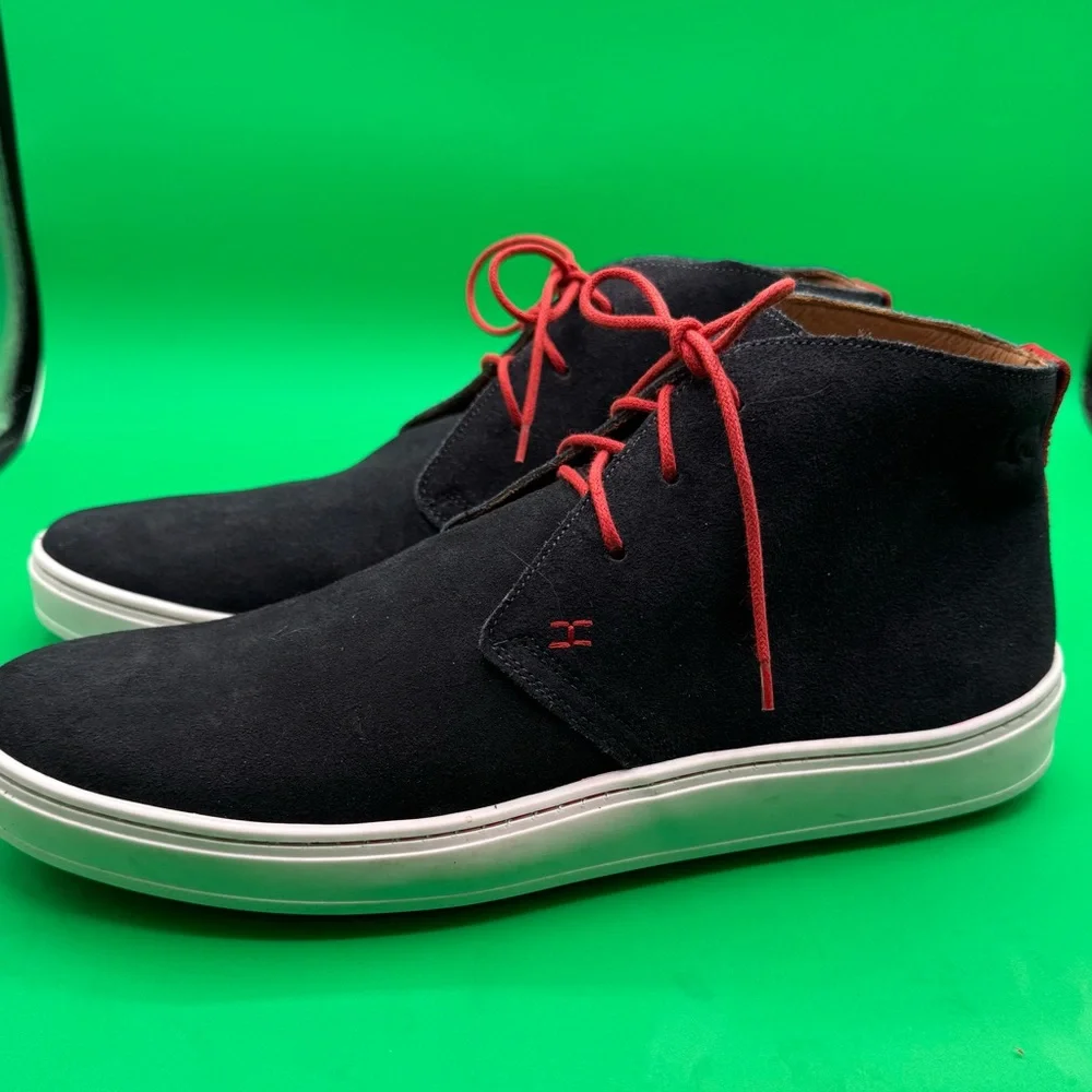 Navy Suede Chukka Boots with Red Laces